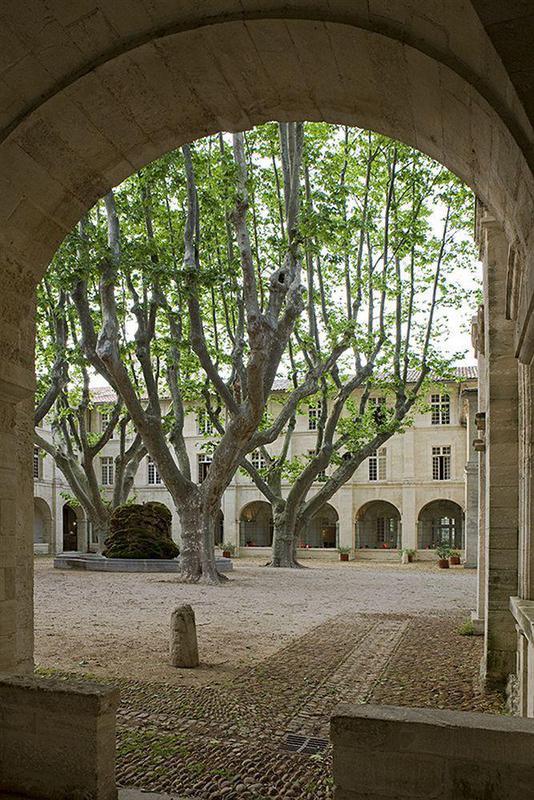 Cloitre Saint Louis Hotel 4*