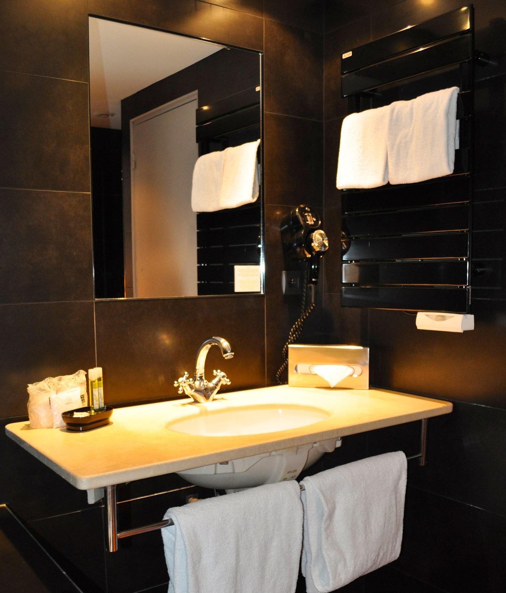 Hotel Cloitre Saint Louis 4*