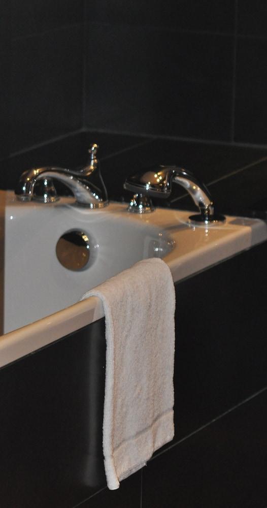 Cloitre Saint Louis Hotel 4*