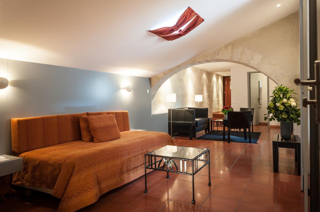 Cloitre Saint Louis 4*