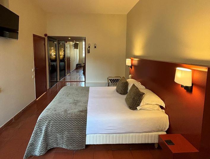 Cloitre Saint Louis 4*