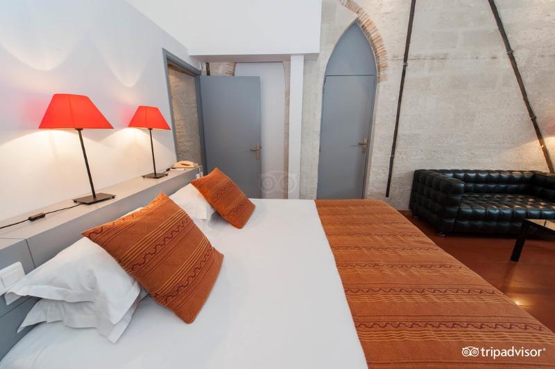 Cloitre Saint Louis 4*